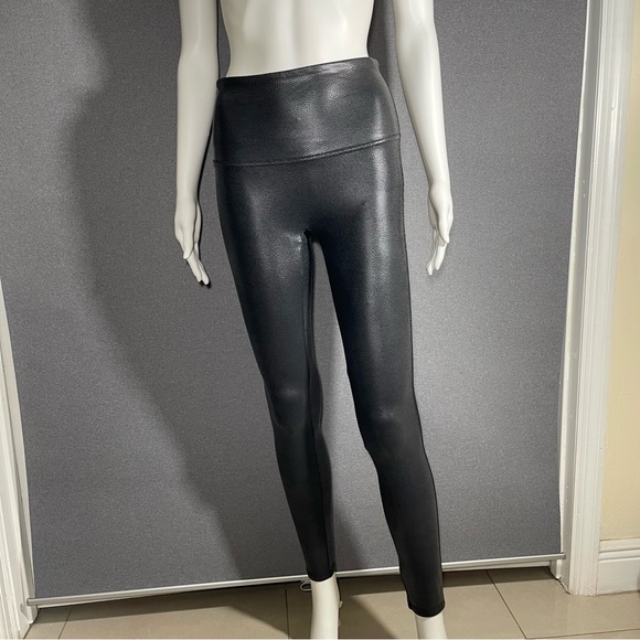 Spanx faux leather matte snake black leggings - Picture 4 of 11